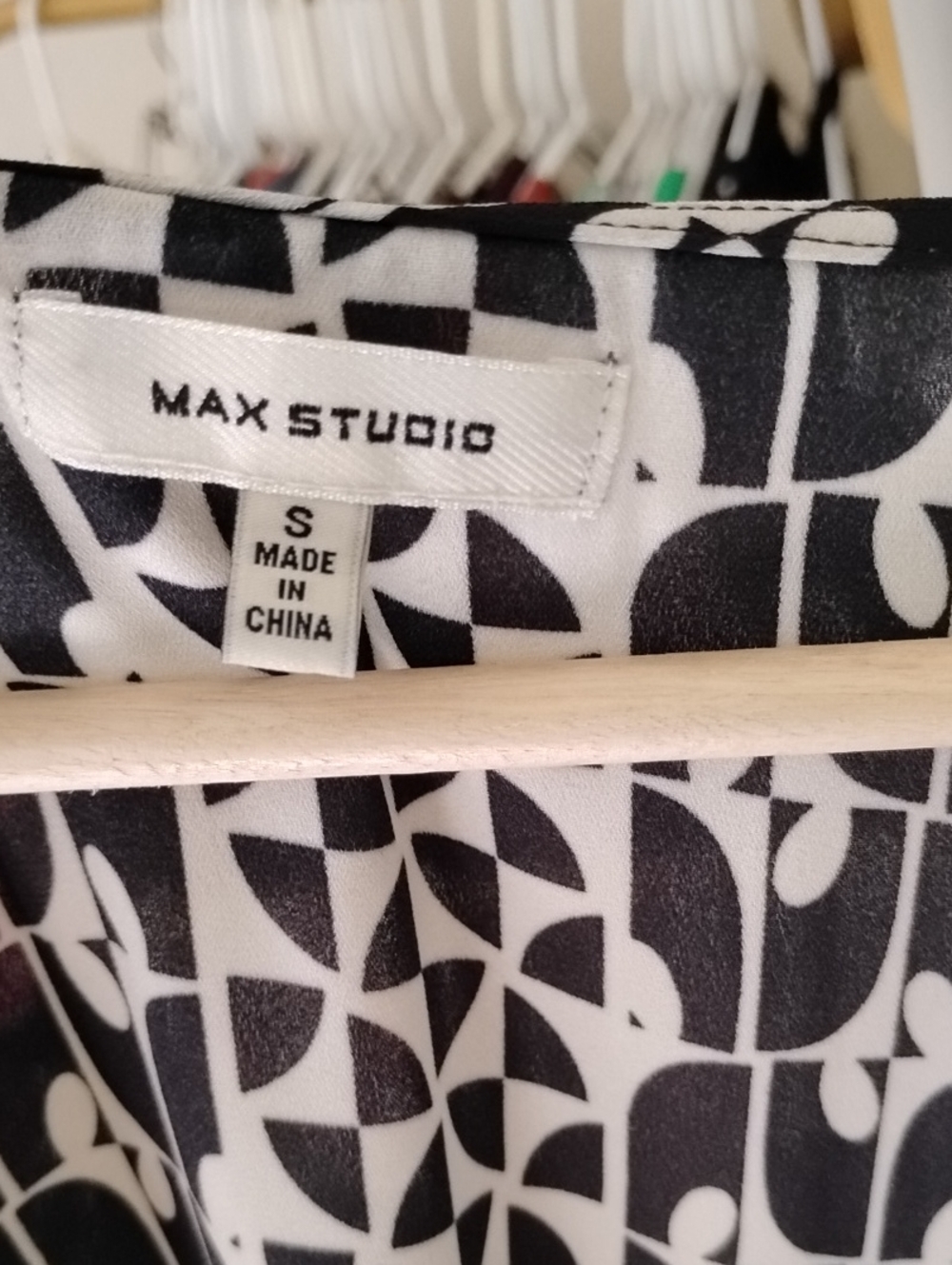 Max Studio Black and White Geometric Kimono Top - Picture 3 of 8